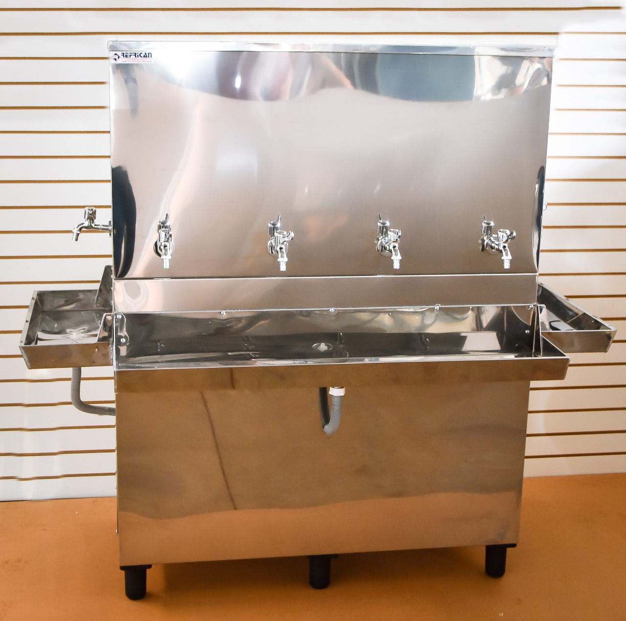 Bebedouro Industrial 300 Litros inox 304, capacidade 1000 pessoas/hora, dimensoes 98 × 117 × 160 cm